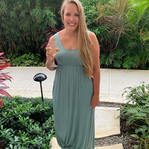 Meet your Posher, Kaitlin - Picture 5 of 5